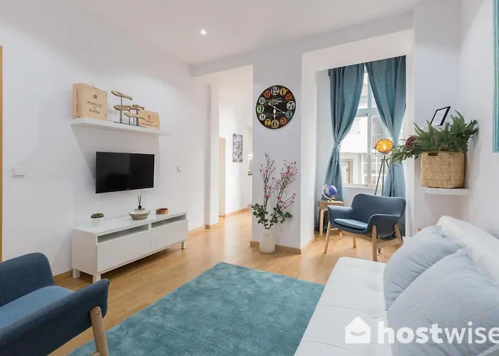 Host Wise - Colorful Fresh Flats - Batalha